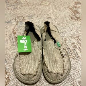 NWT kids Sanuk shoes size 2